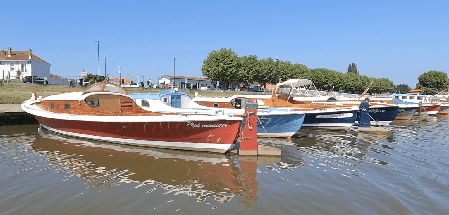 Traveling Pinasses port la teste-de-buch