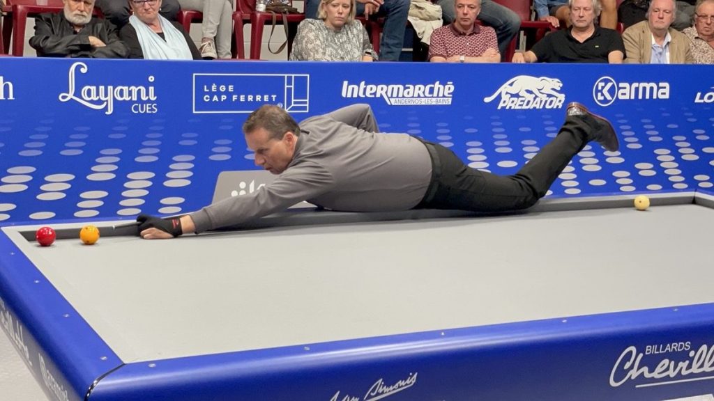 Eddy merckx couché sur le billard Challenge Cup Cap FERRET