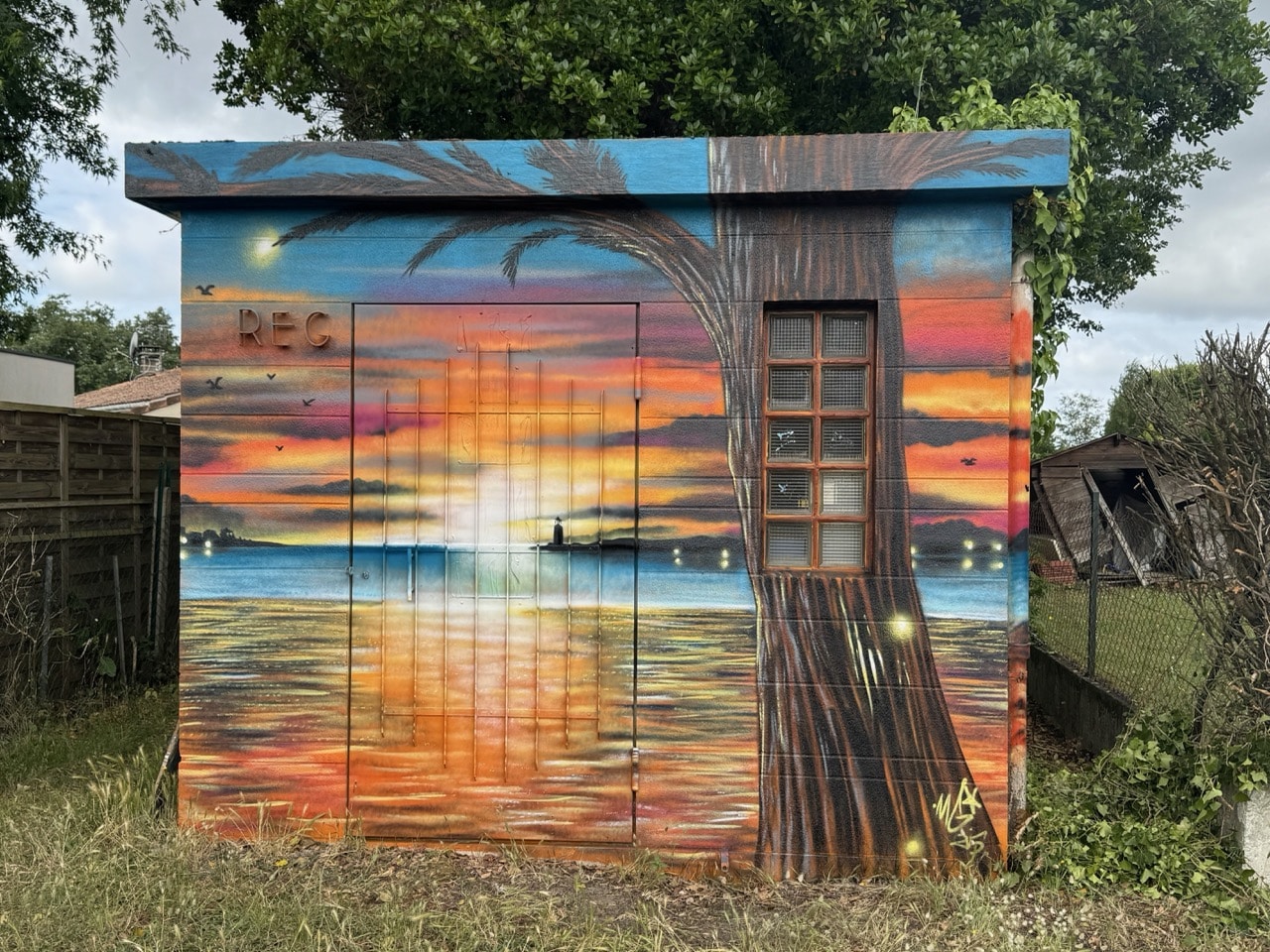 Street Art Arès 2025 – 40 – Rue camille st saens – MG LA BOMBA