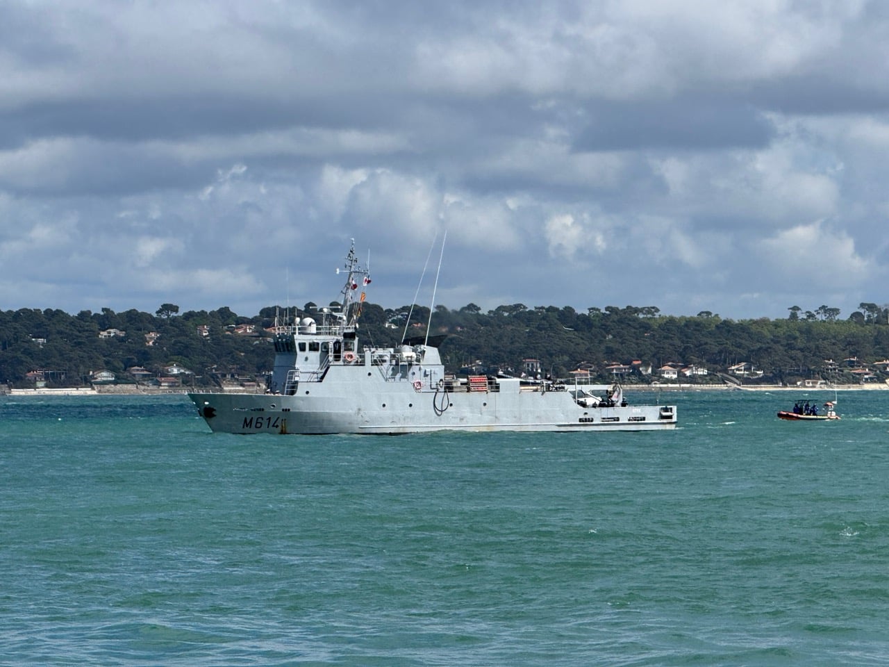 Navires au large des passes du Bassin d’Arcachon