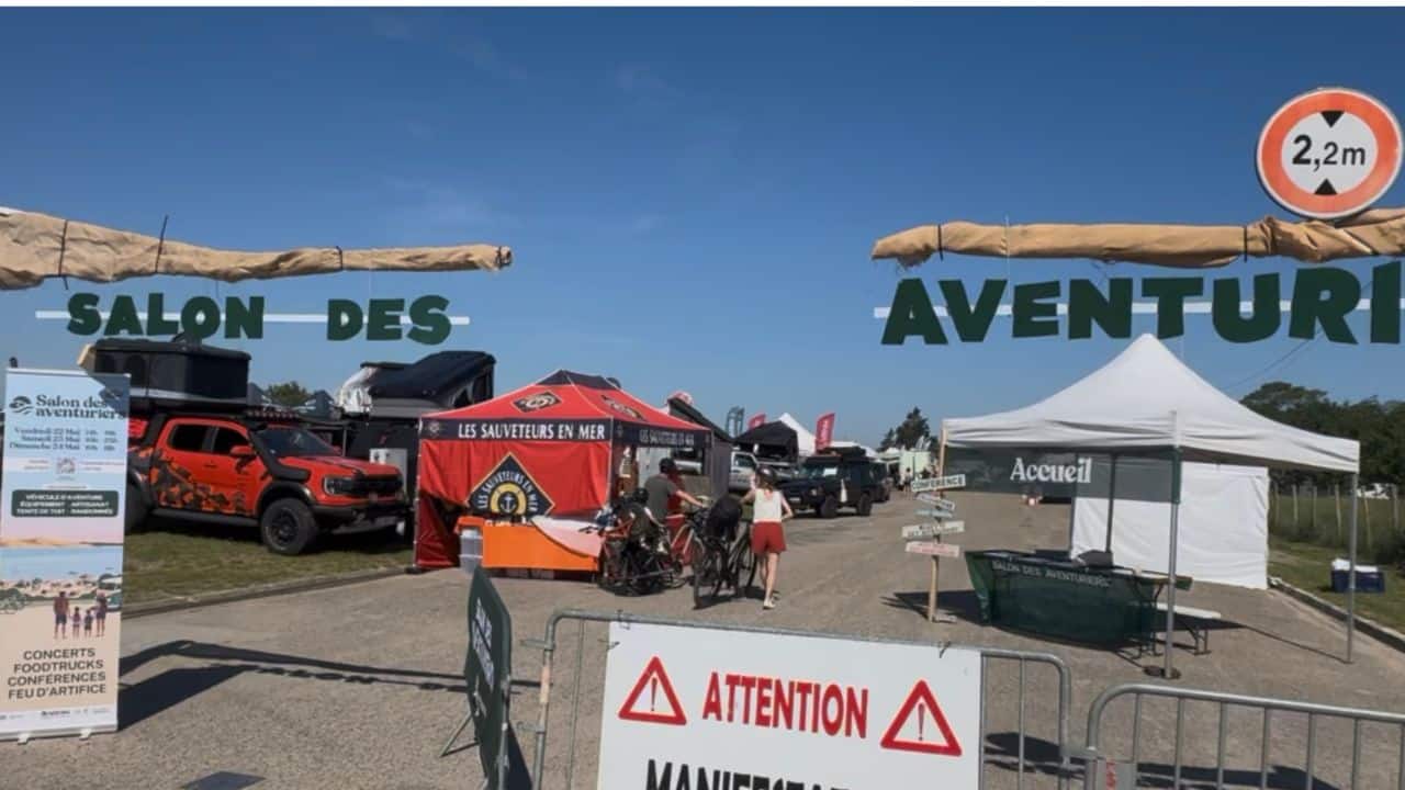 Entrée du Salon des Aventuriers de Lanton sur la plage de Cassy
