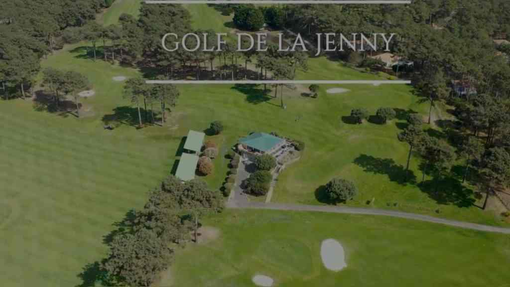 Le premier championnat du monde de golf naturiste se déroule au Porge