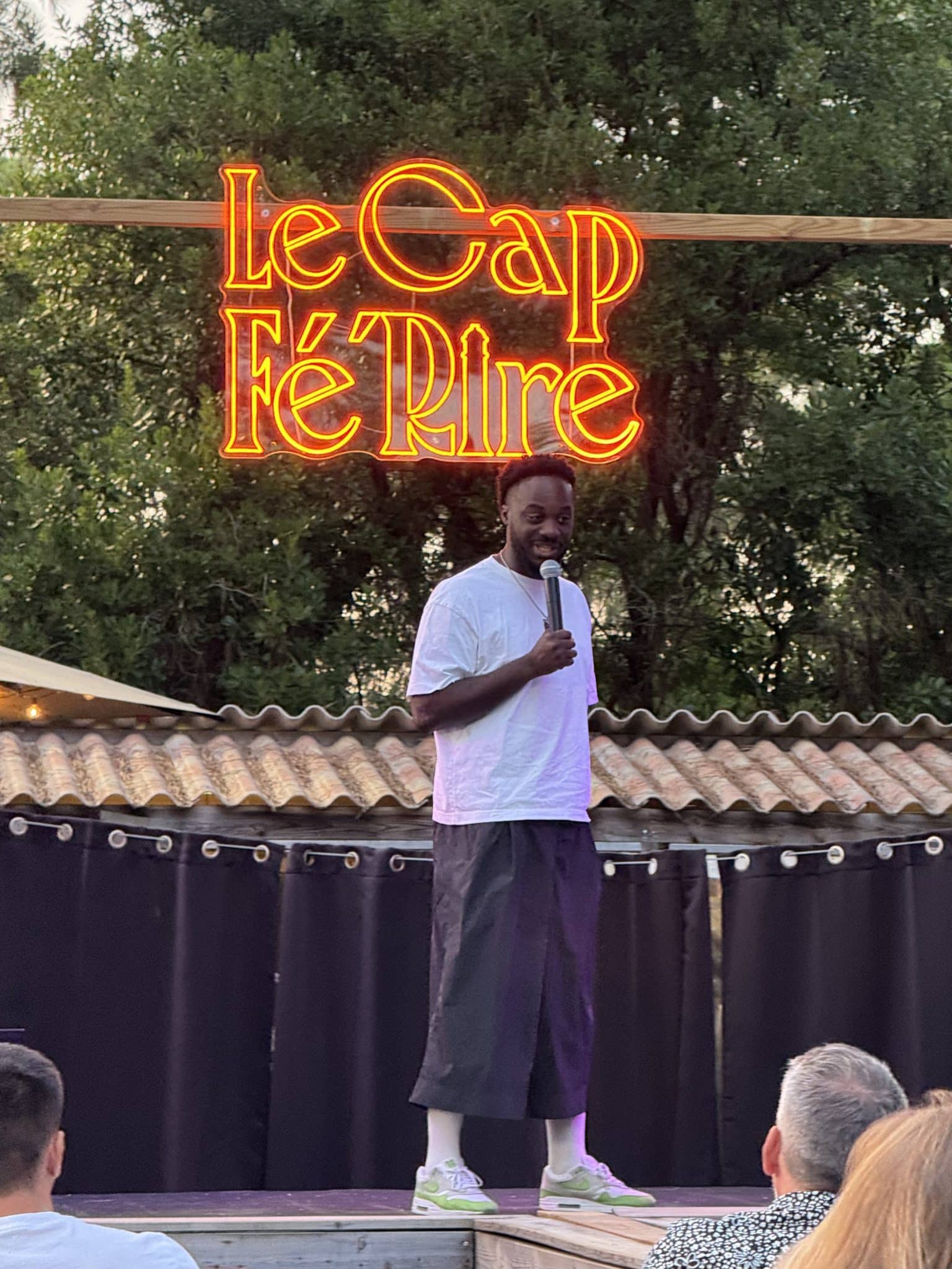 Moment de scène lors du Cap Fé’Rire 2026