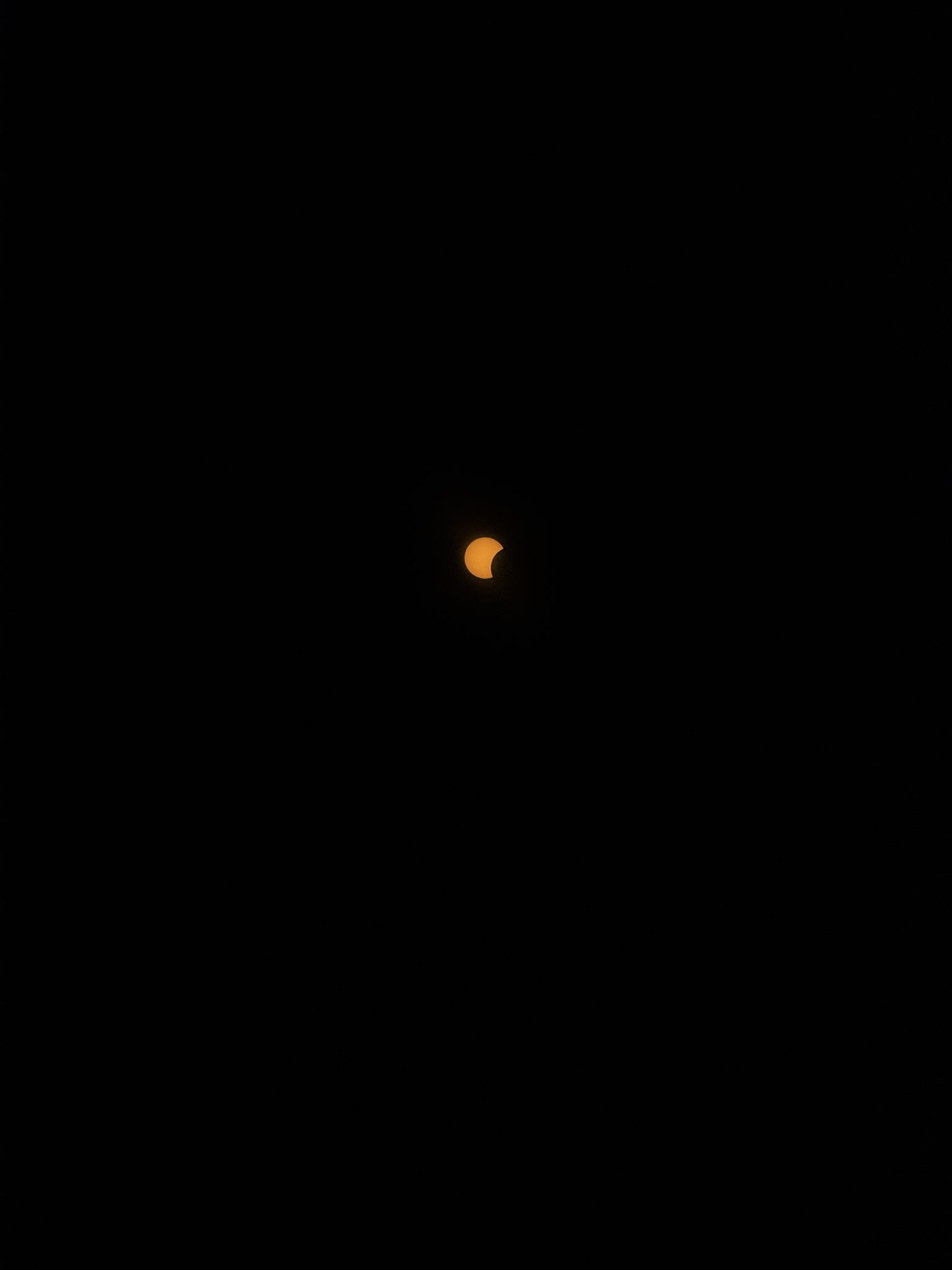 Début de l’éclipse solaire du 12 août 2026 photographié depuis la plage de l’Horizon